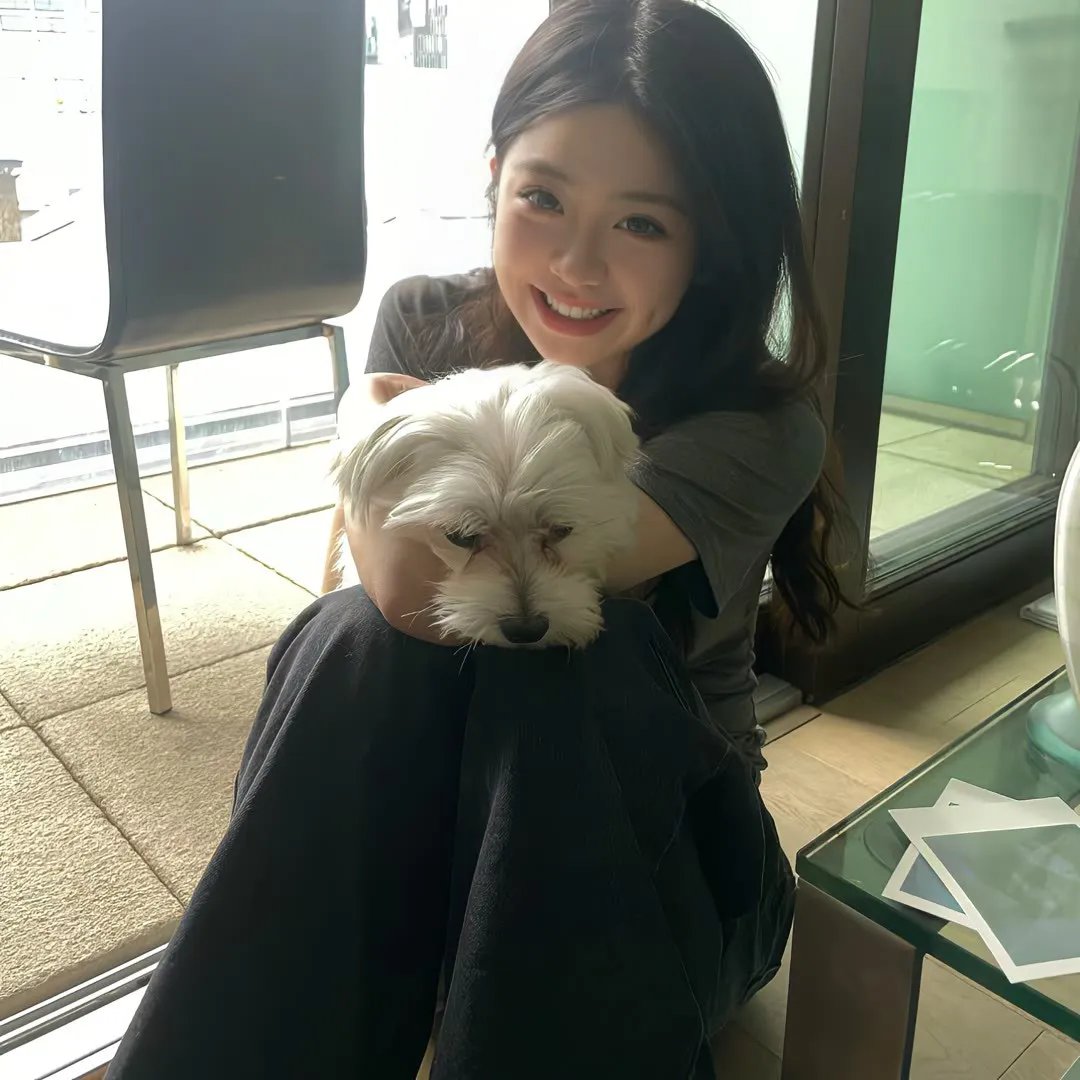 拿针的女孩